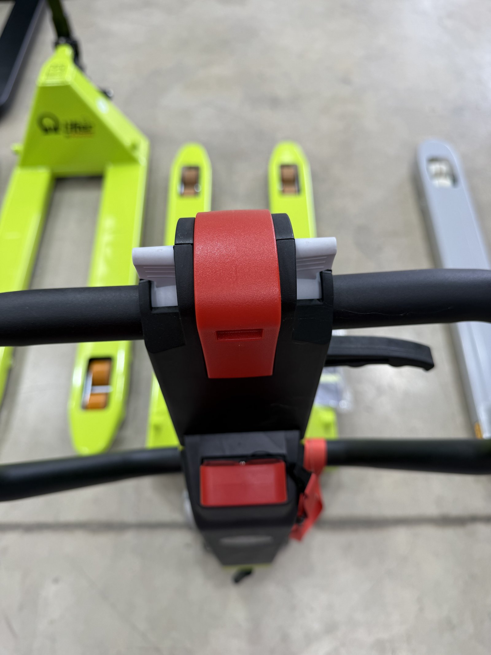 Stainless steel pallet truck for food and pharmaceutical environments